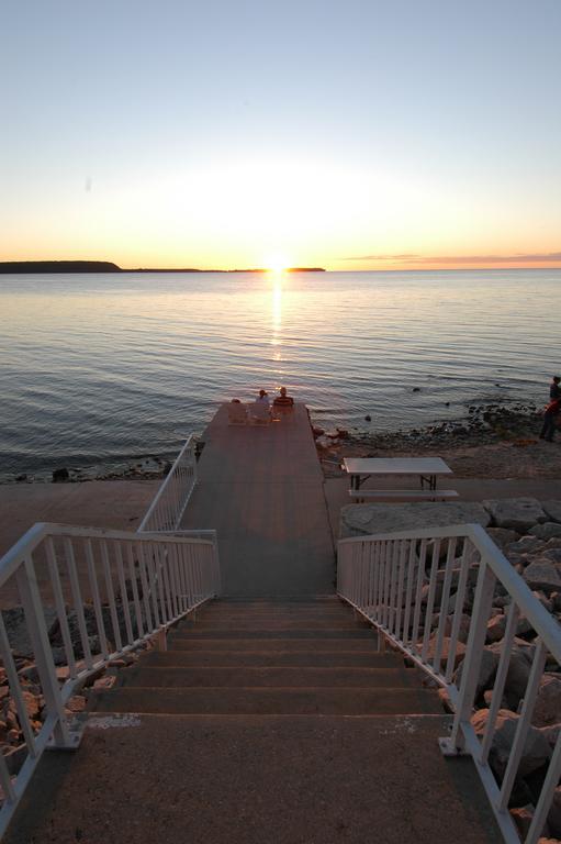 Westwood Shores Waterfront Resort Sturgeon Bay Exterior foto