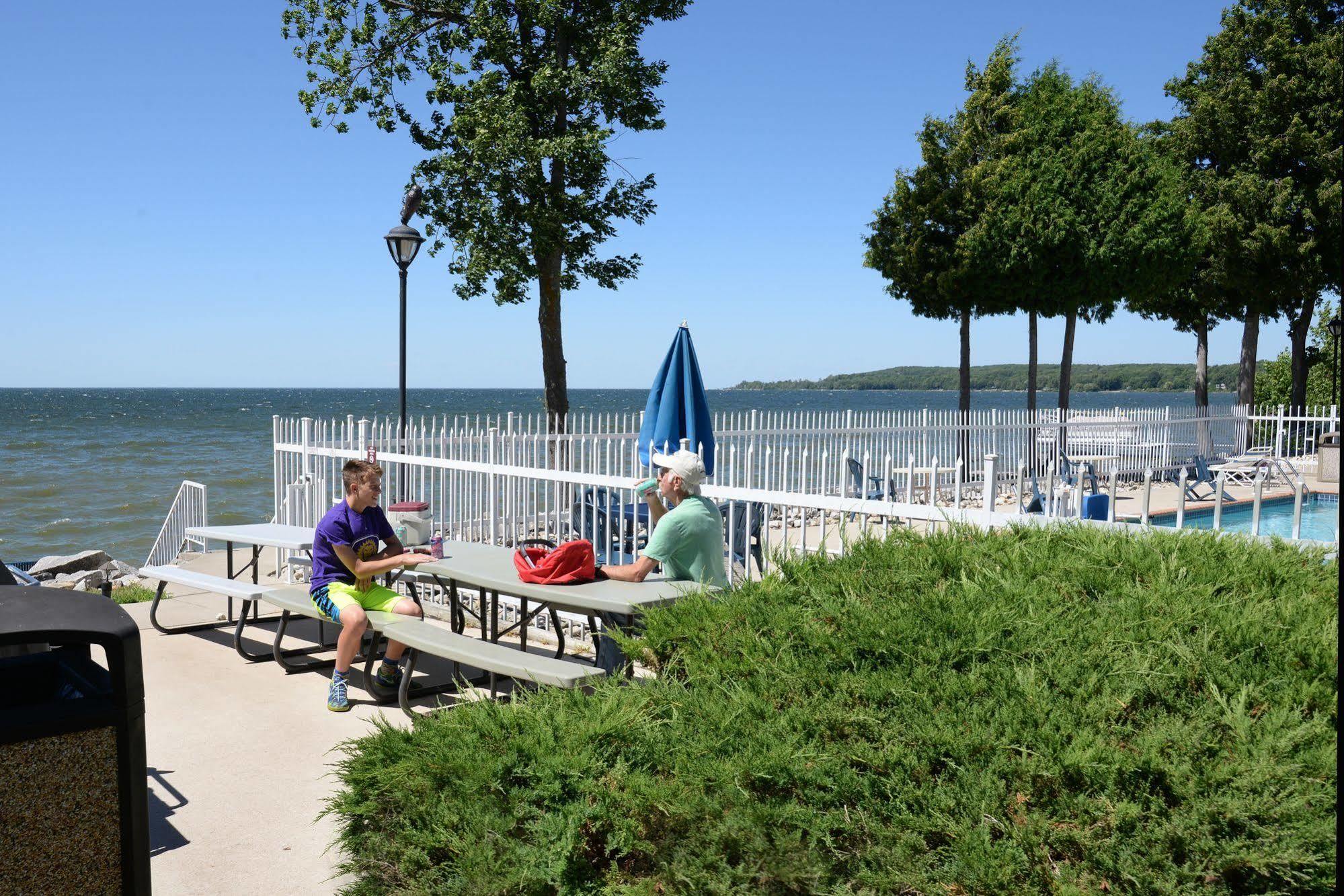 Westwood Shores Waterfront Resort Sturgeon Bay Exterior foto